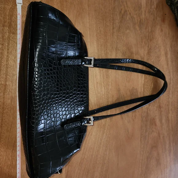 Elegant Black Crocodile-Embossed Handbag - Picture 3 of 6